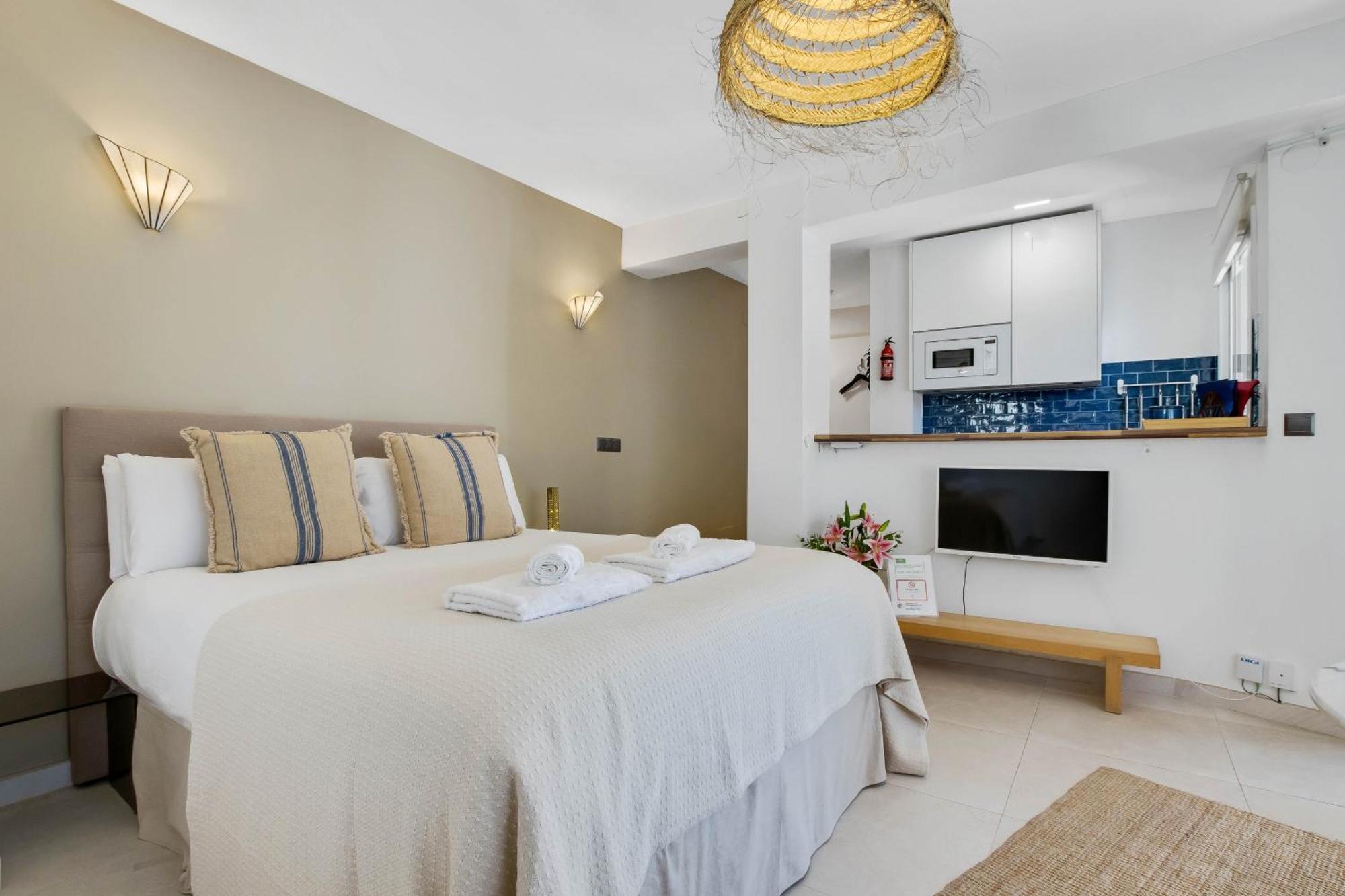 Shiny Studio With Pool & Carihuela Beach At 500M Torremolinos Bagian luar foto