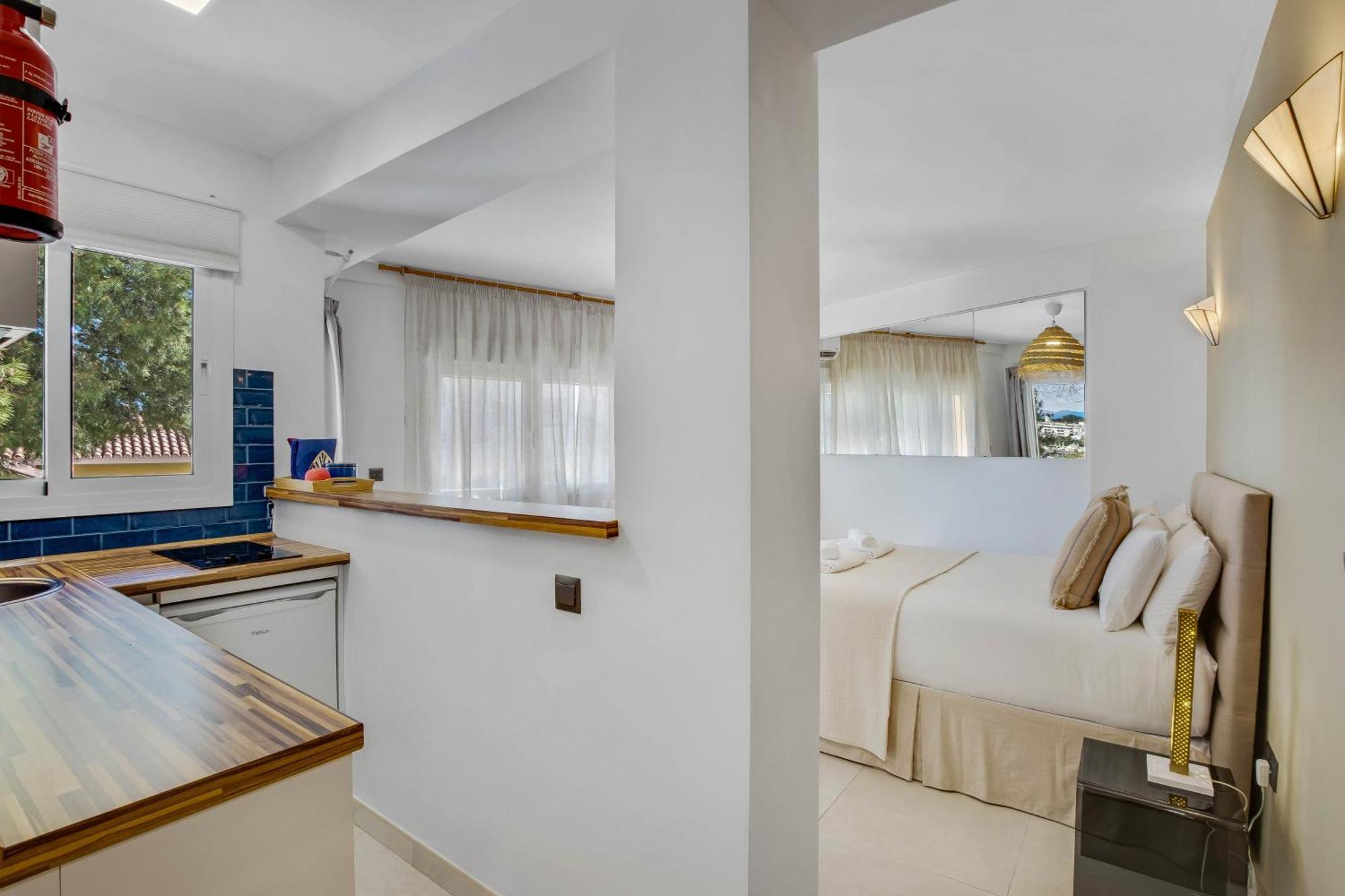 Shiny Studio With Pool & Carihuela Beach At 500M Torremolinos Bagian luar foto